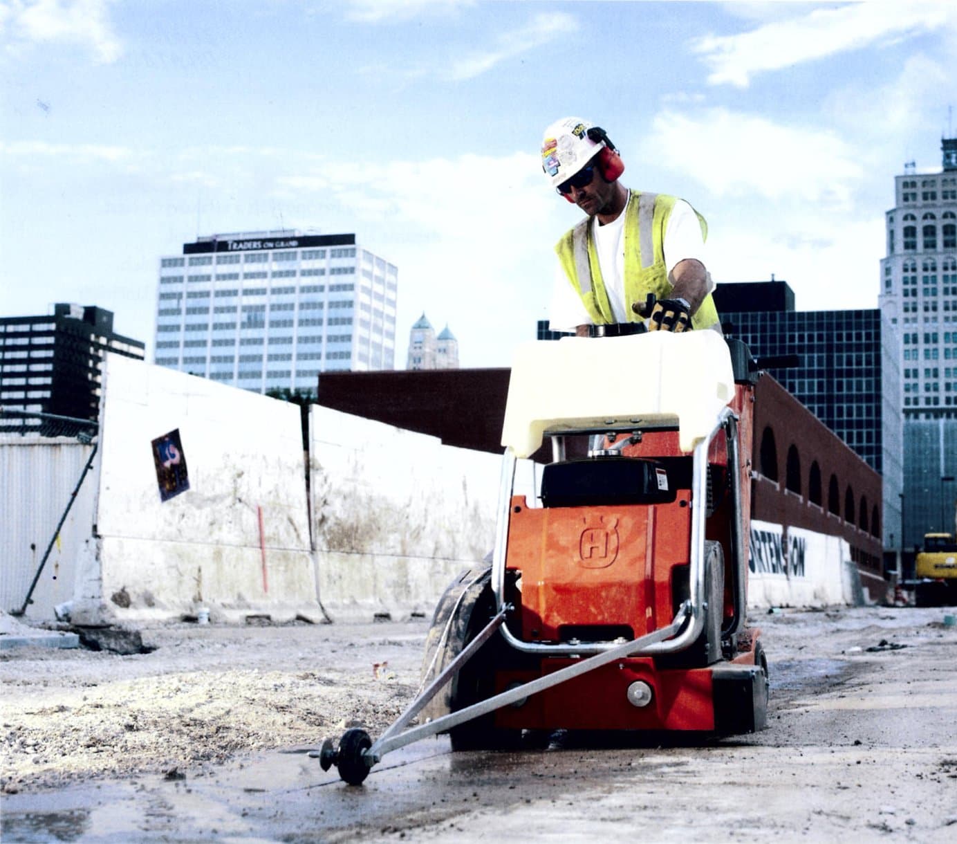 Dilatačné špáry v hale